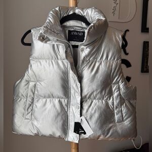 Women’s Metallic Silver Puffer Vest Size Small NEW Pockets Winter Ski Jacket